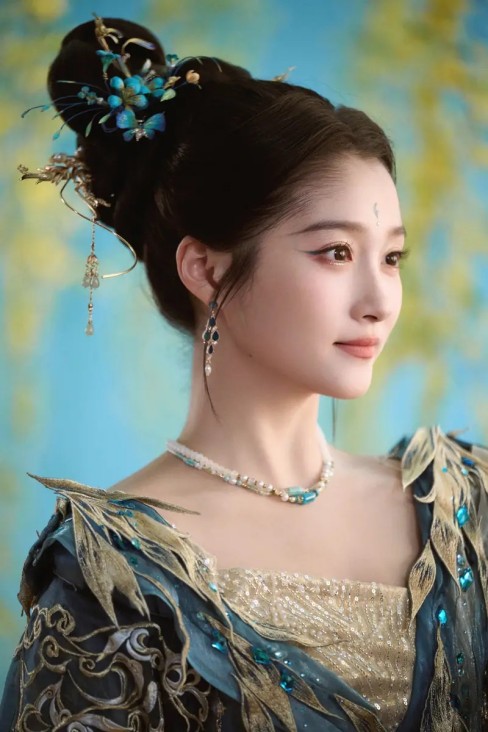 第一批春节回乡的年轻人，正在县城开房？